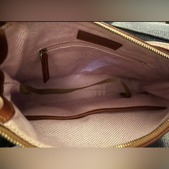 SOLD Dooney & Bourke AWL 2 crossbody letter carrier. Offers welcome! - Picture 9 of 10